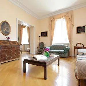 Vatican House Via Terenzio , Roma Italia
