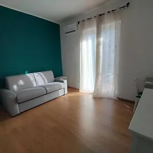 Aura , Bari Italia